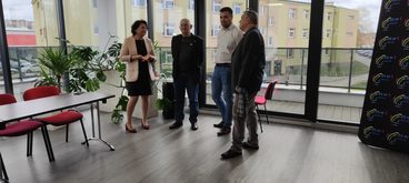 W Zespole Szkół nr 1 w Wieluniu podpisano umowę na budowę boiska